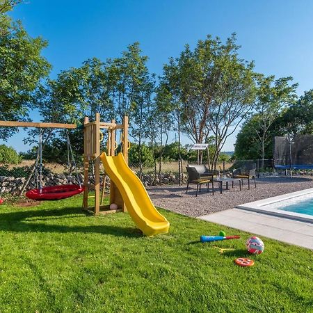 Villa Lotta ラビン エクステリア 写真